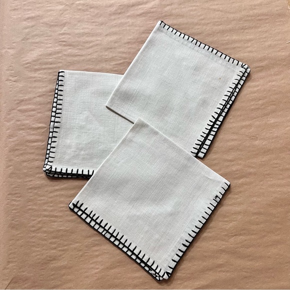 Vintage Set of 6 Hand Embroidered napkins, 2 different compatible designs - Picture 11 of 12